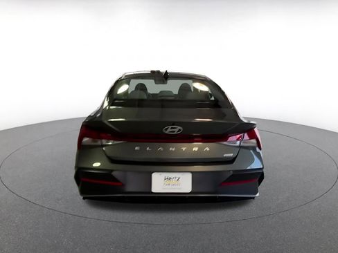 Used 2025 Hyundai Elantra Limited image 17