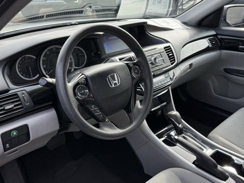 Used 2017 Honda Accord LX image 19