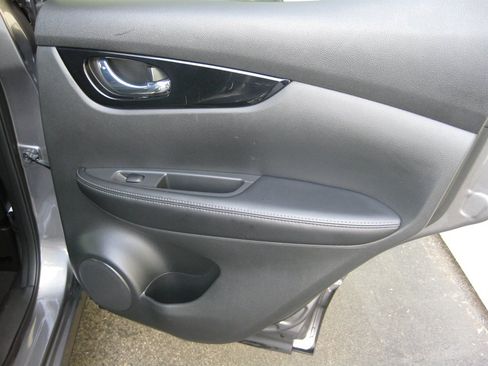 Used 2021 Nissan Rogue Sport SV FWD image 32
