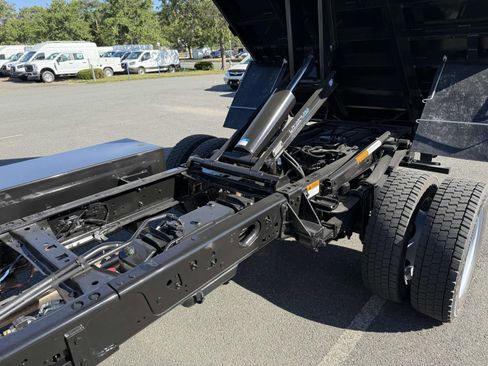 New 2025 Ford F550 4x4 Crew Cab image 11