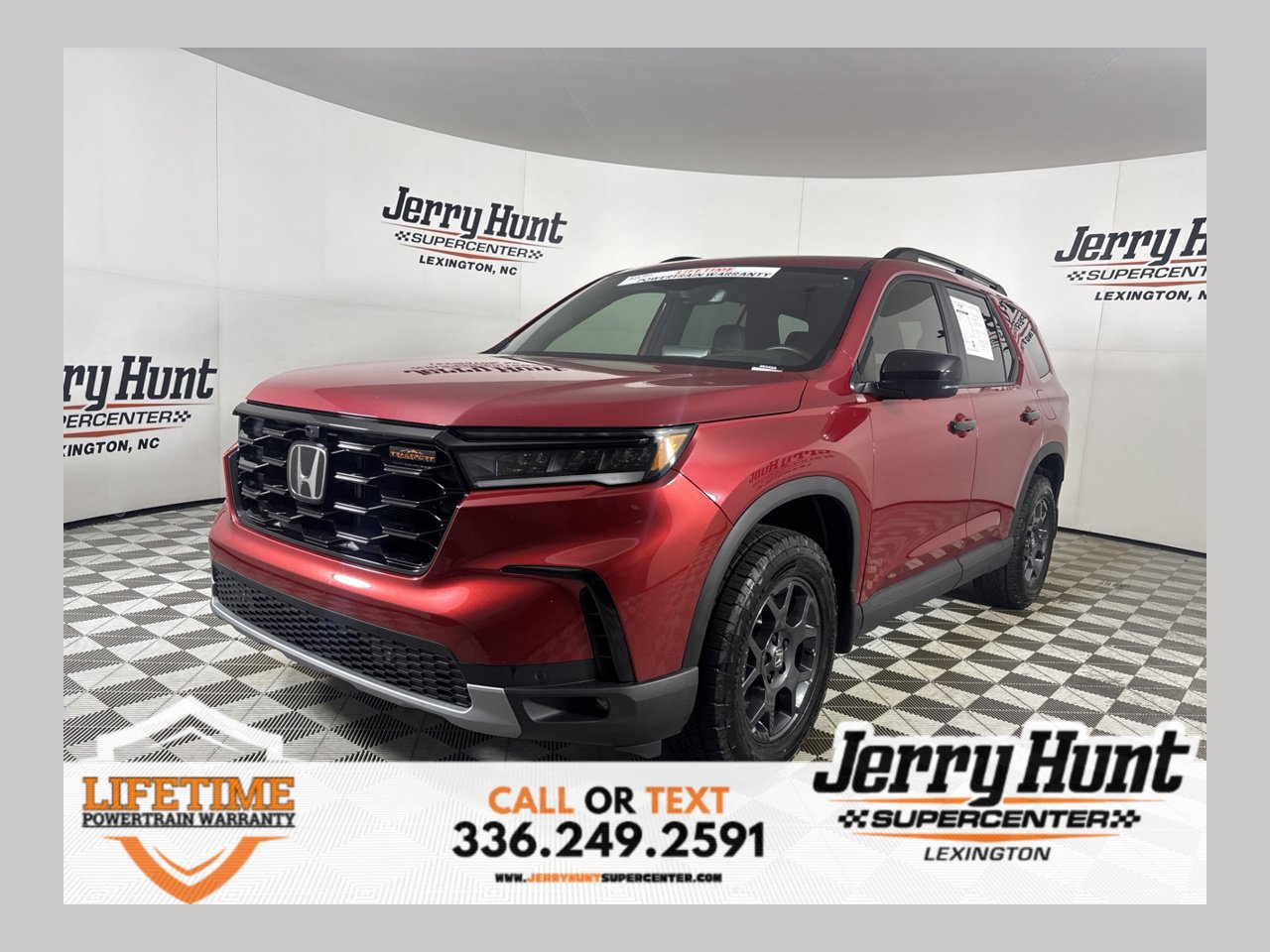 Used 2025 Honda Pilot TrailSport image 1
