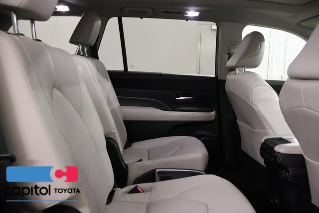 Used 2025 Toyota Grand Highlander AWD Hybrid image 29