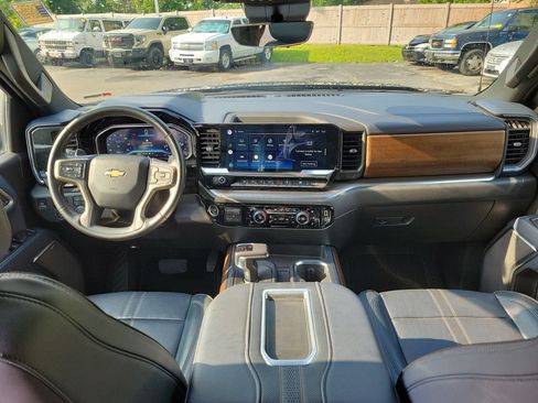 Used 2022 Chevrolet Silverado 1500 High Country w/ High Country Premium Package AWD/4WD image 13