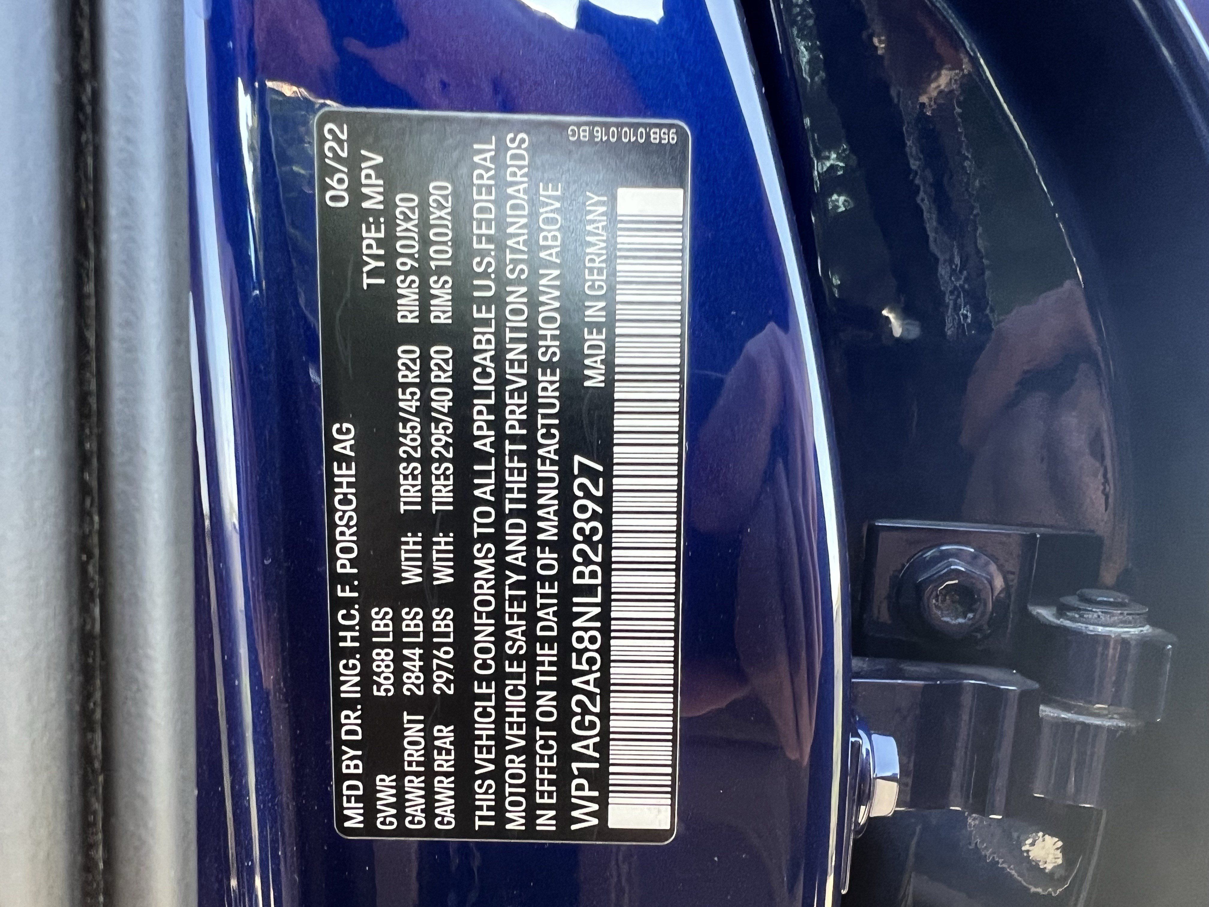 Used 2022 Porsche Macan S AWD/4WD image 36