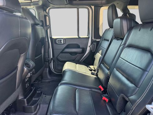 Used 2018 Jeep Wrangler Unlimited Sahara AWD/4WD image 14