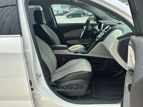 Used 2017 Chevrolet Equinox Premier w/ Enhanced Convenience Package AWD/4WD image 16