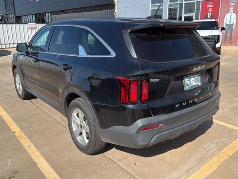Used 2022 Kia Sorento LX FWD image 11