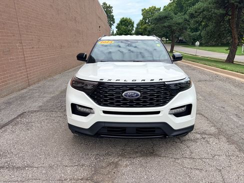 Used 2023 Ford Explorer ST-Line w/ Class IV Trailer Tow Package AWD/4WD image 8