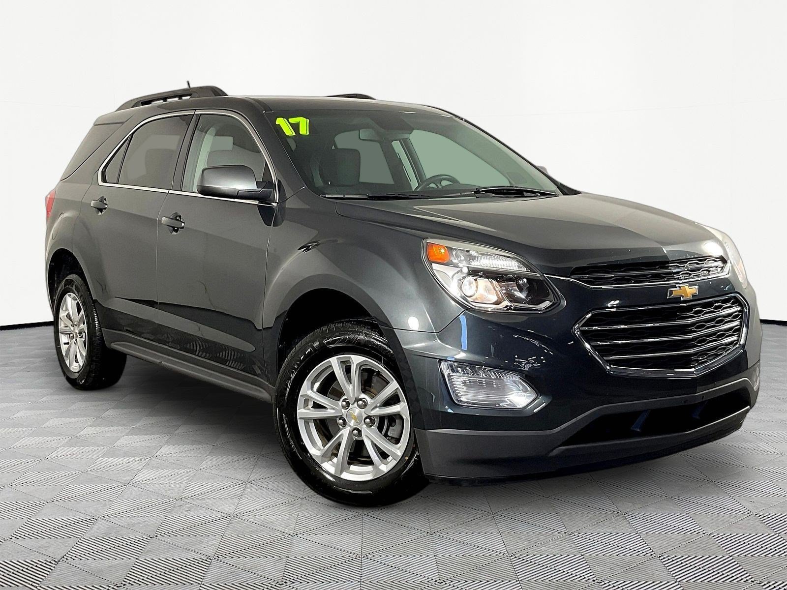 Used 2017 Chevrolet Equinox LT w/ Convenience Package FWD image 3