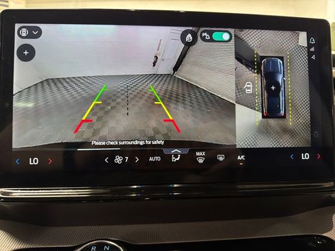 Used 2025 Ford Expedition Active image 27