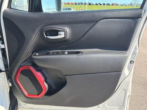 Used 2023 Jeep Renegade Trailhawk AWD/4WD image 28