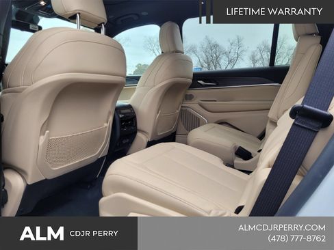 New 2025 Jeep Grand Cherokee L Limited AWD/4WD image 9