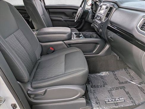 Used 2019 Nissan Titan SV w/ SV Convenience Package image 21