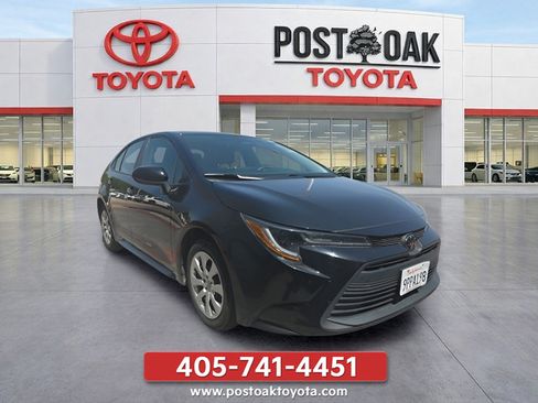 Used 2025 Toyota Corolla LE FWD image 7