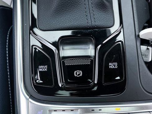 Used 2025 Kia Carnival SX Prestige image 32