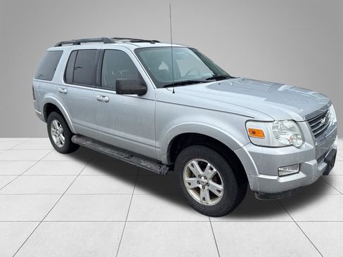 Used 2009 Ford Explorer XLT image 3