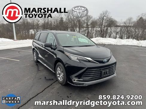 Used 2024 Toyota Sienna XLE image 1