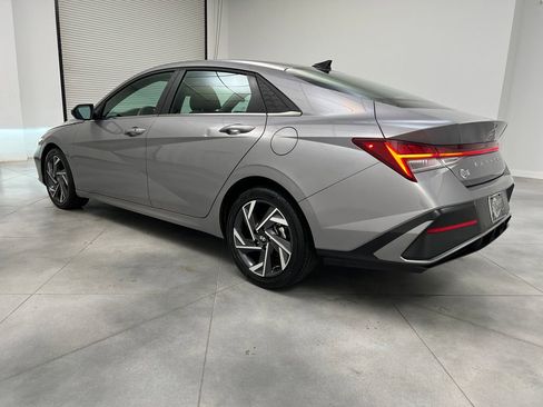 Used 2025 Hyundai Elantra SEL image 5