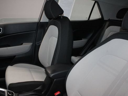Used 2023 Hyundai Venue SEL FWD image 25