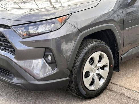 Used 2019 Toyota RAV4 LE image 9
