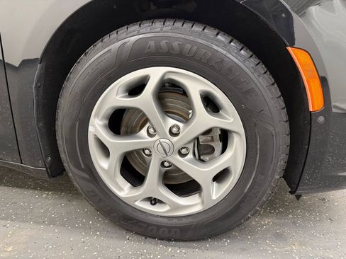 Used 2022 Chrysler Pacifica Limited image 20