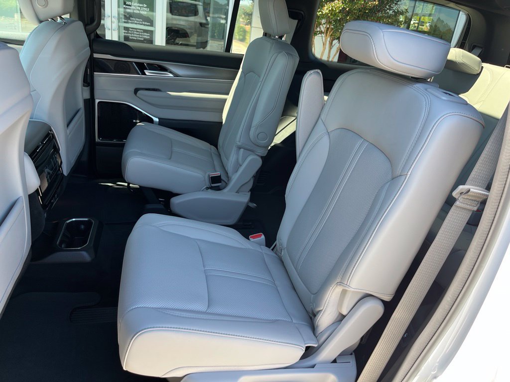 New 2027 Jeep Grand Wagoneer Limited AWD/4WD image 17