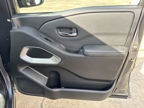 Used 2023 Nissan Frontier SV image 24