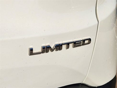 Used 2018 Jeep Renegade Limited w/ Advanced Technology Group image 8