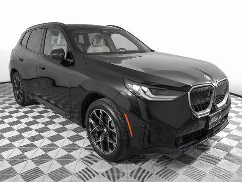 Used 2025 BMW X3 xDrive30i w/ Premium Package image 3