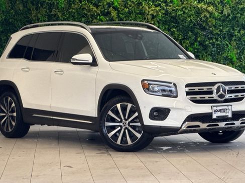 Used 2022 Mercedes-Benz GLB 250 4MATIC w/ Premium Package Lite image 2