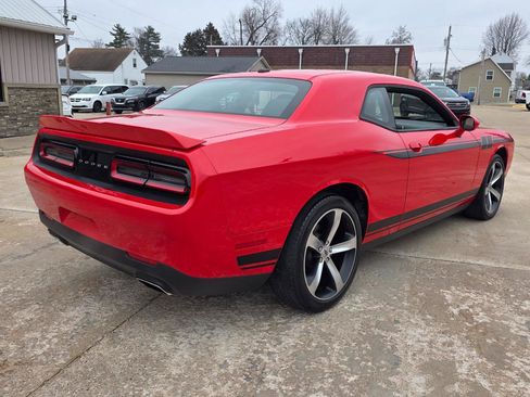 Used 2019 Dodge Challenger SXT image 17