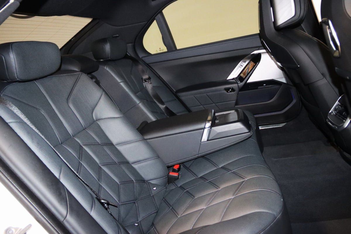 Used 2023 BMW 760i xDrive AWD/4WD image 77