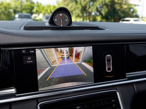Used 2021 Porsche Panamera image 36