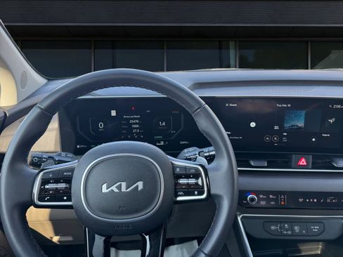 Used 2025 Kia Carnival SX image 4
