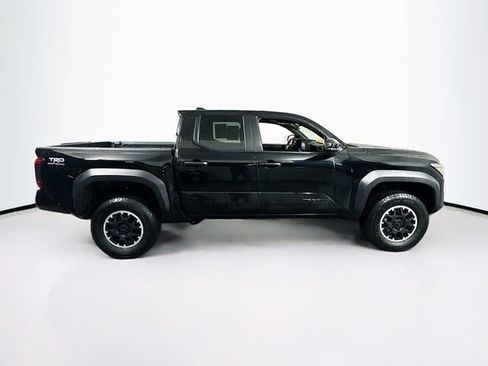 Used 2024 Toyota Tacoma TRD Off-Road image 9