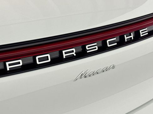 Used 2025 Porsche Macan image 25