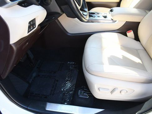 Used 2020 Toyota Highlander Platinum image 15