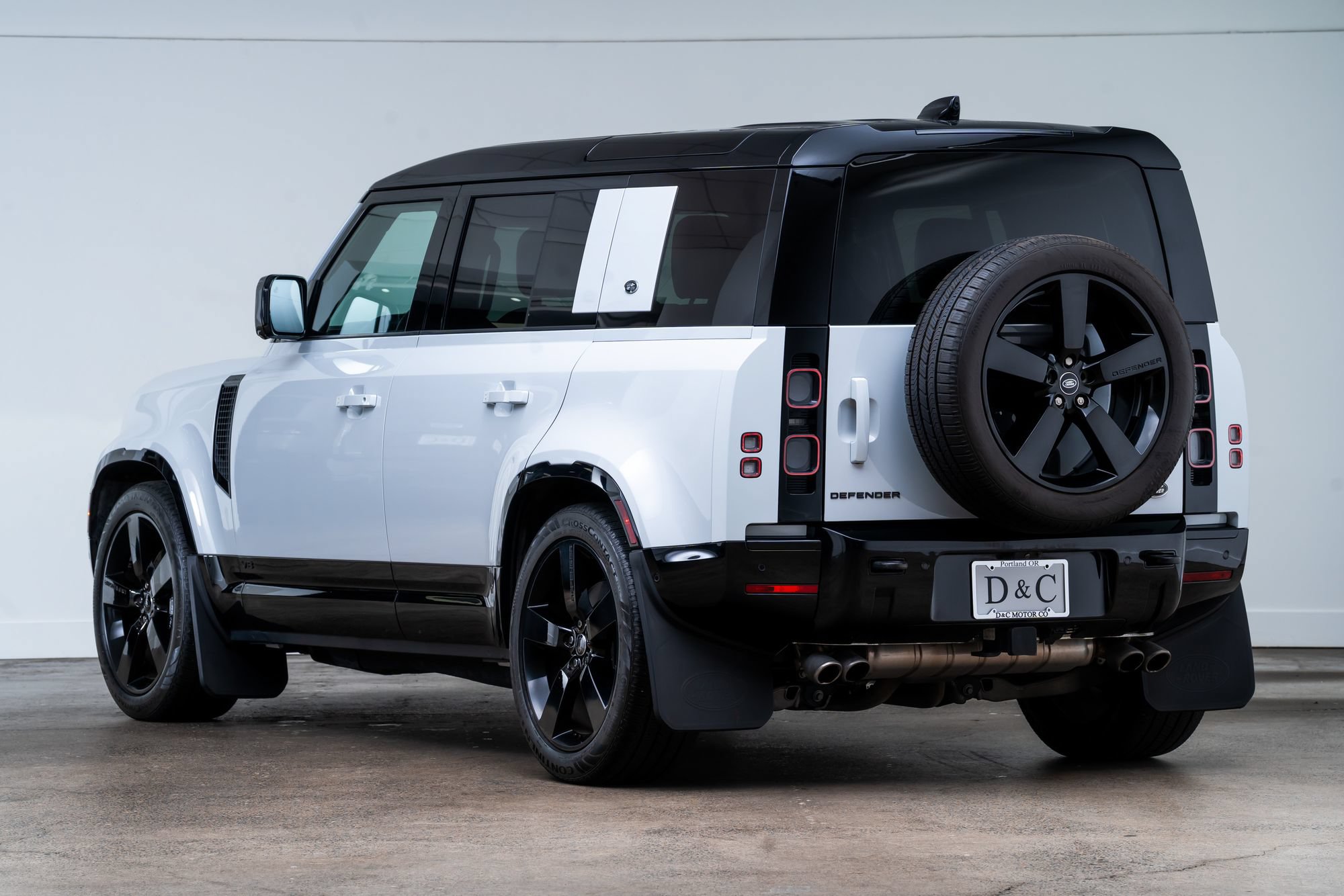 Used 2023 Land Rover Defender 110 V8 AWD/4WD image 5