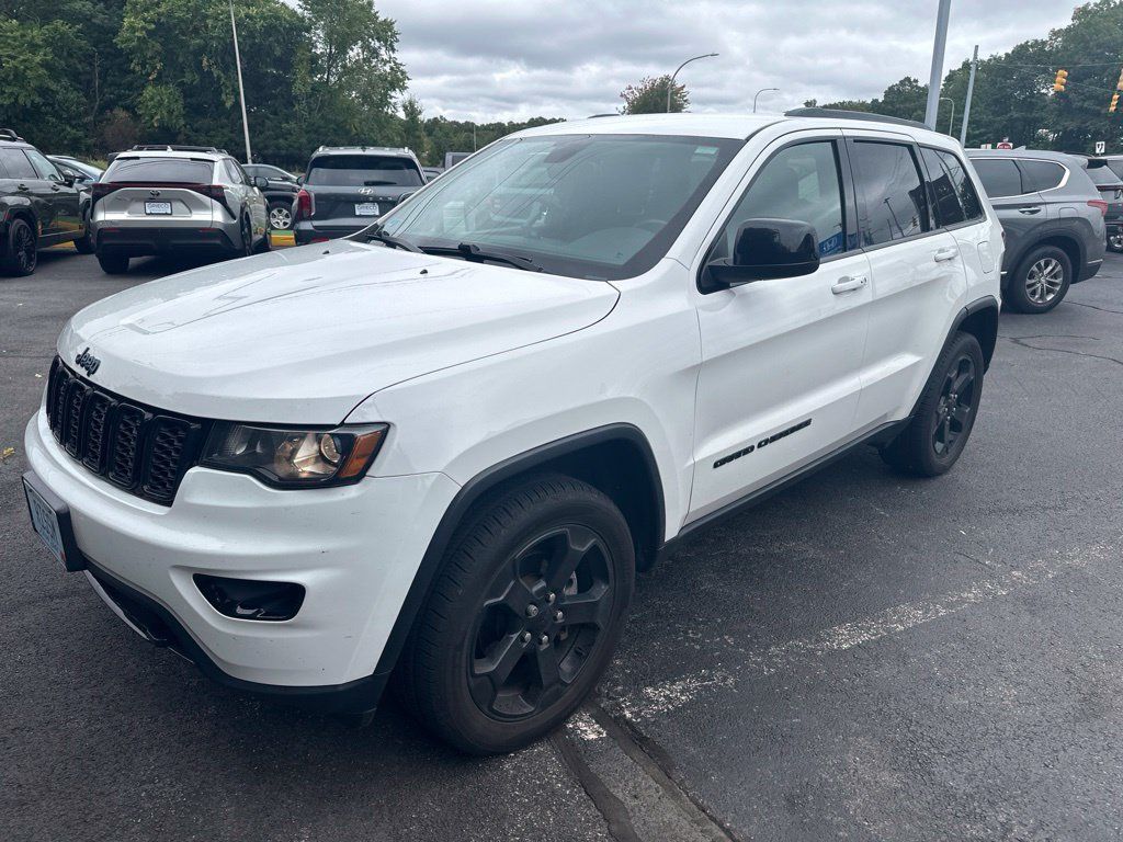 Used 2020 Jeep Grand Cherokee Laredo AWD/4WD image 3