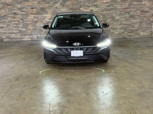 New 2025 Hyundai Elantra SE image 2