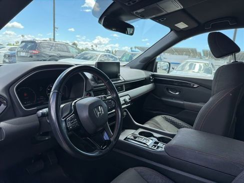 Used 2023 Honda Pilot Sport image 4