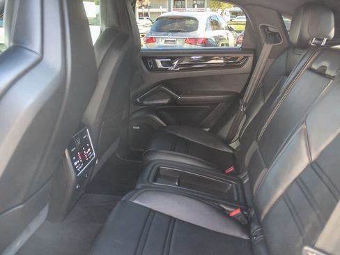Used 2020 Porsche Cayenne image 15