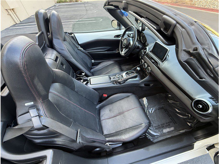 Used 2017 MAZDA MX-5 Miata Grand Touring RWD image 11