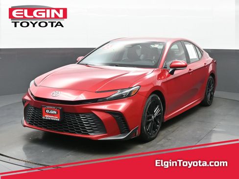 Used 2025 Toyota Camry SE FWD image 1