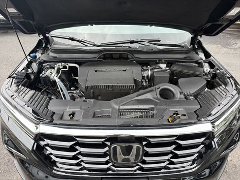 Used 2025 Honda Pilot Touring image 36