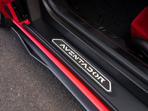 Used 2019 Lamborghini Aventador SVJ image 16