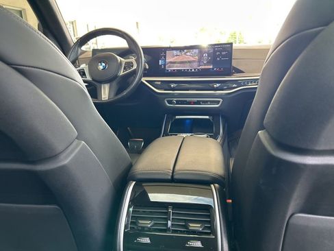 Used 2024 BMW X7 xDrive40i w/ M Sport Package image 32