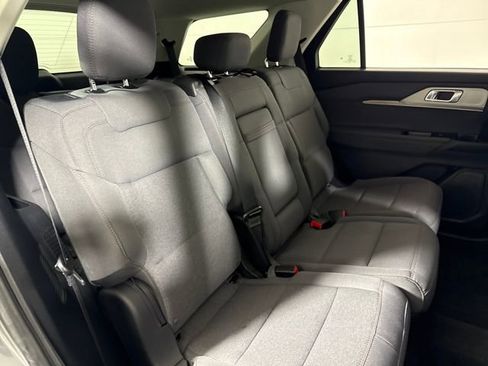 Used 2025 Ford Explorer Active image 12