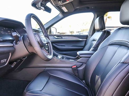 New 2025 Jeep Grand Cherokee Limited image 15