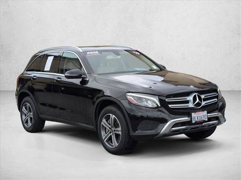 Used 2019 Mercedes-Benz GLC 350e 4MATIC image 3